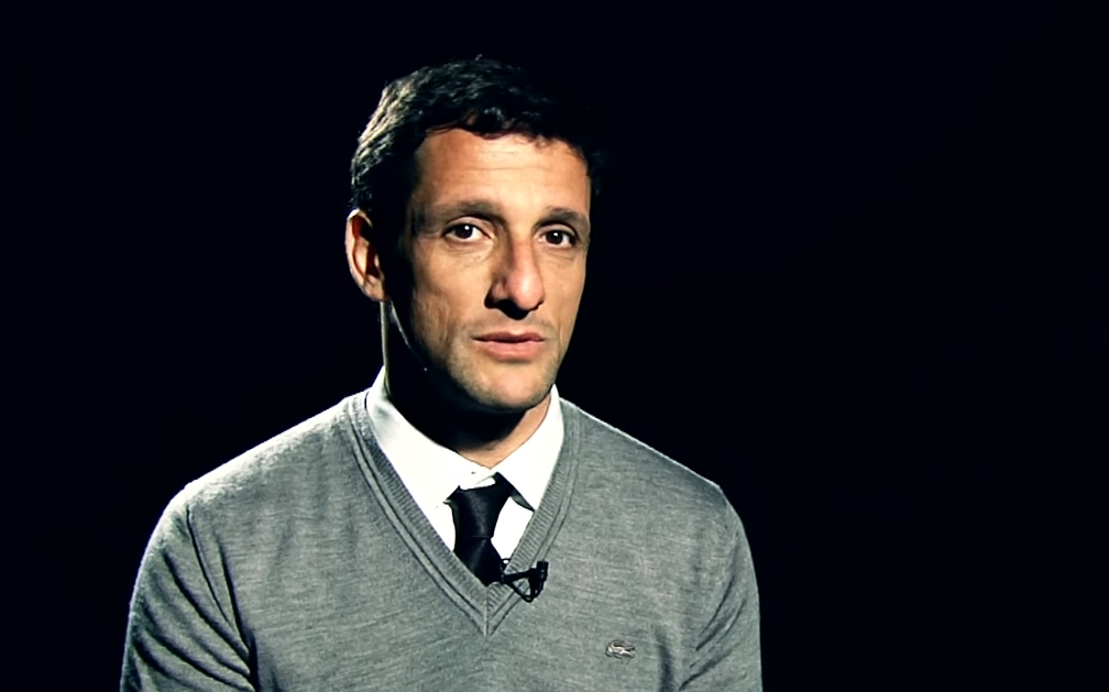 每体：贝莱蒂现场观看巴萨篮球队比赛，受到球迷鼓掌致敬