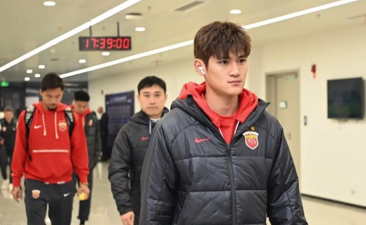 开云平台-刘祝润已跟着上港冬训，为何还有球迷看好他离队，再次来英博效力