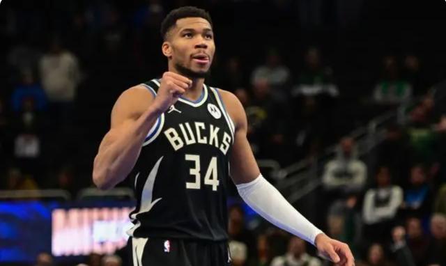 当世最强攻防一体！字母哥无悬念捧起季中赛MVP