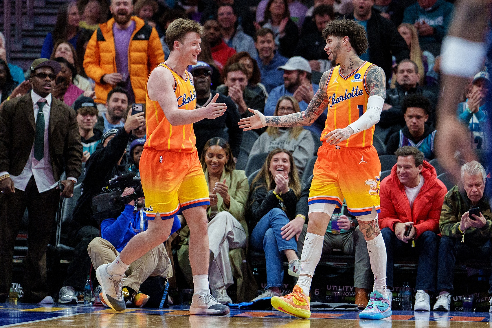 kaiyun sports-还剩两场比赛！三分王之争差距继续缩小：克尼佩尔268 三球261